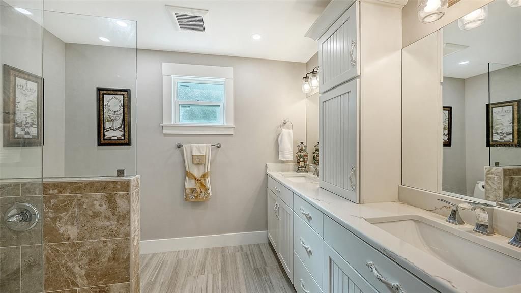 For Sale: $2,299,000 (3 beds, 3 baths, 2700 Square Feet)