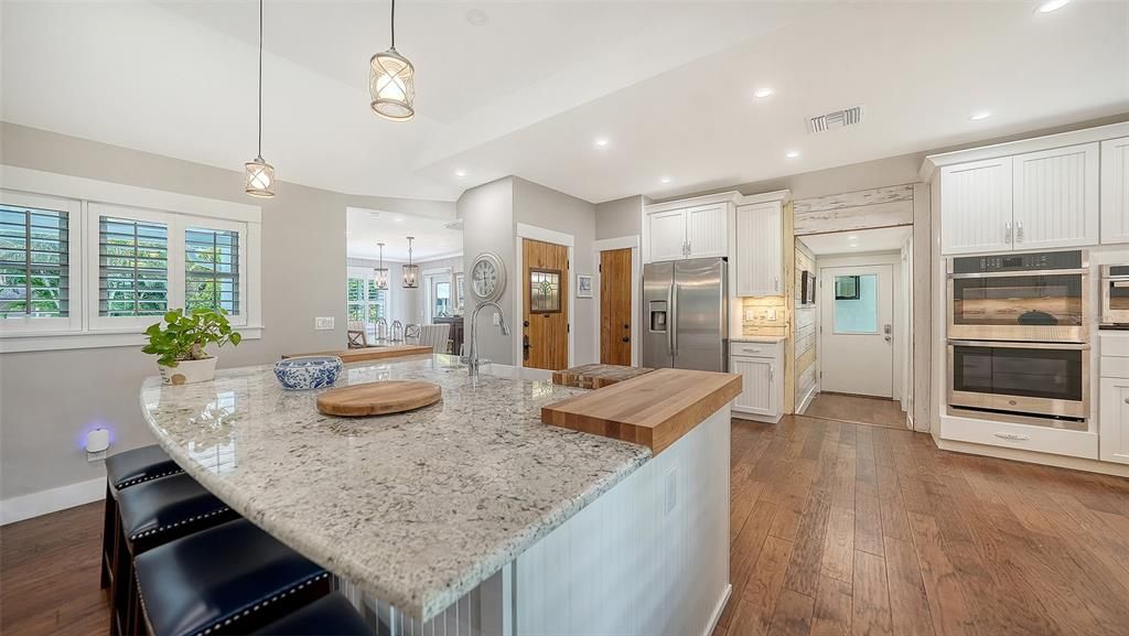 For Sale: $2,299,000 (3 beds, 3 baths, 2700 Square Feet)
