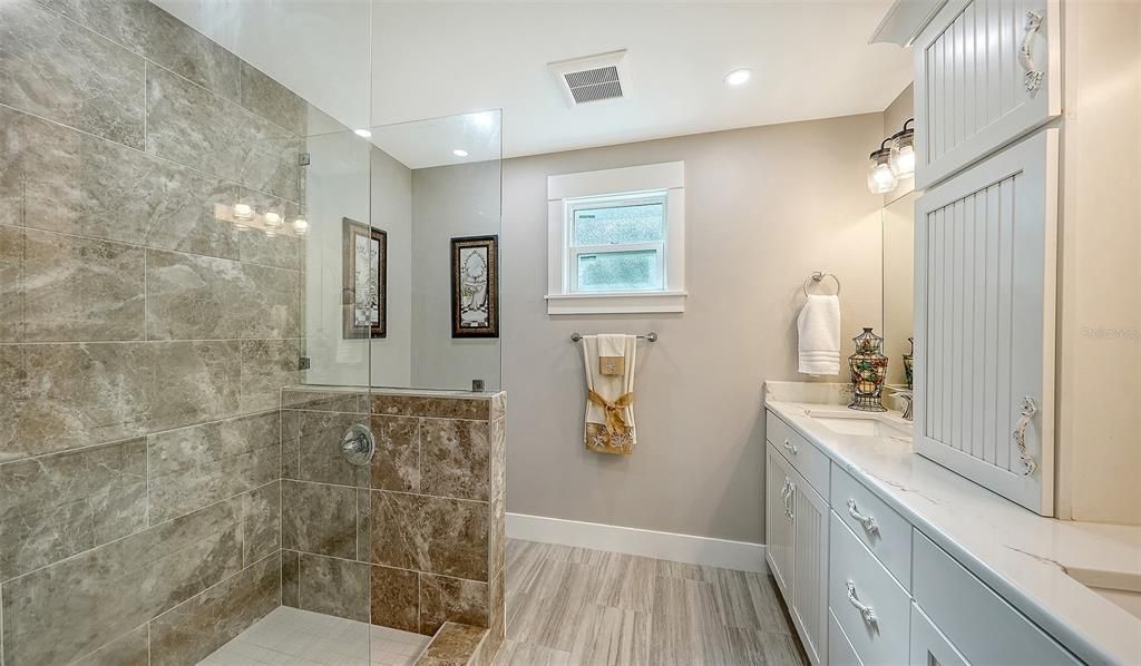 For Sale: $2,299,000 (3 beds, 3 baths, 2700 Square Feet)