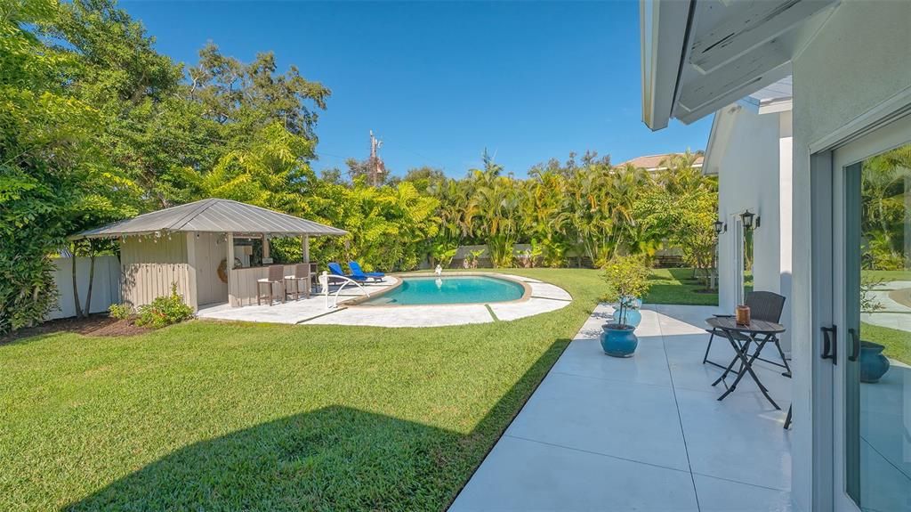For Sale: $2,299,000 (3 beds, 3 baths, 2700 Square Feet)
