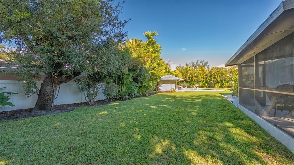 For Sale: $2,299,000 (3 beds, 3 baths, 2700 Square Feet)