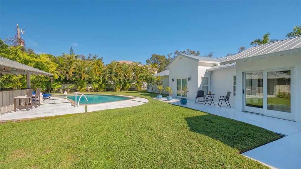 For Sale: $2,299,000 (3 beds, 3 baths, 2700 Square Feet)