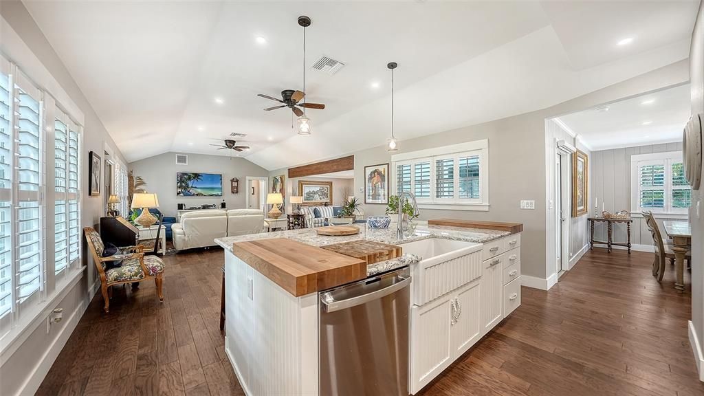 For Sale: $2,299,000 (3 beds, 3 baths, 2700 Square Feet)