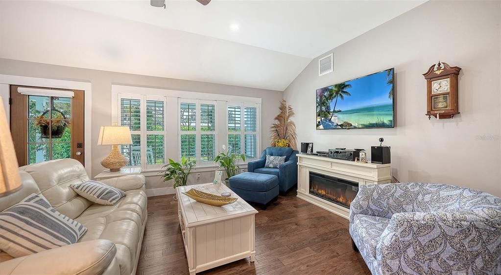 For Sale: $2,299,000 (3 beds, 3 baths, 2700 Square Feet)