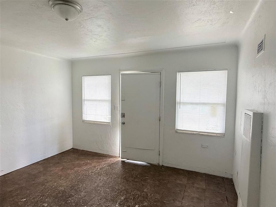 For Rent: $1,295 (2 beds, 2 baths, 900 Square Feet)