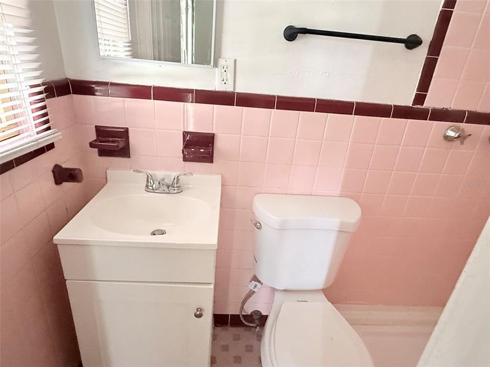 For Rent: $1,295 (2 beds, 2 baths, 900 Square Feet)
