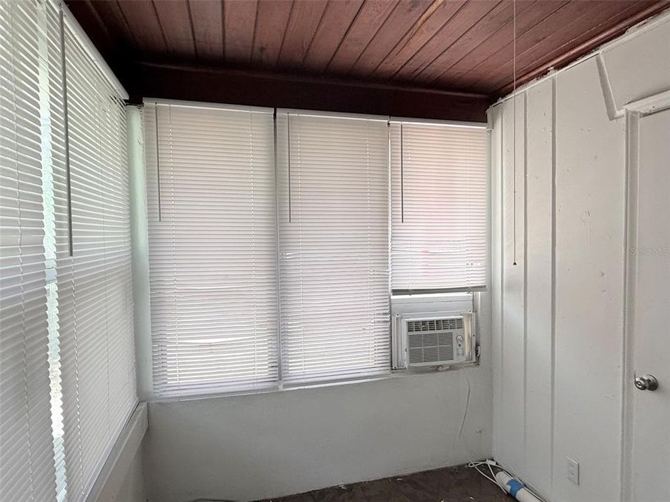 For Rent: $1,295 (2 beds, 2 baths, 900 Square Feet)