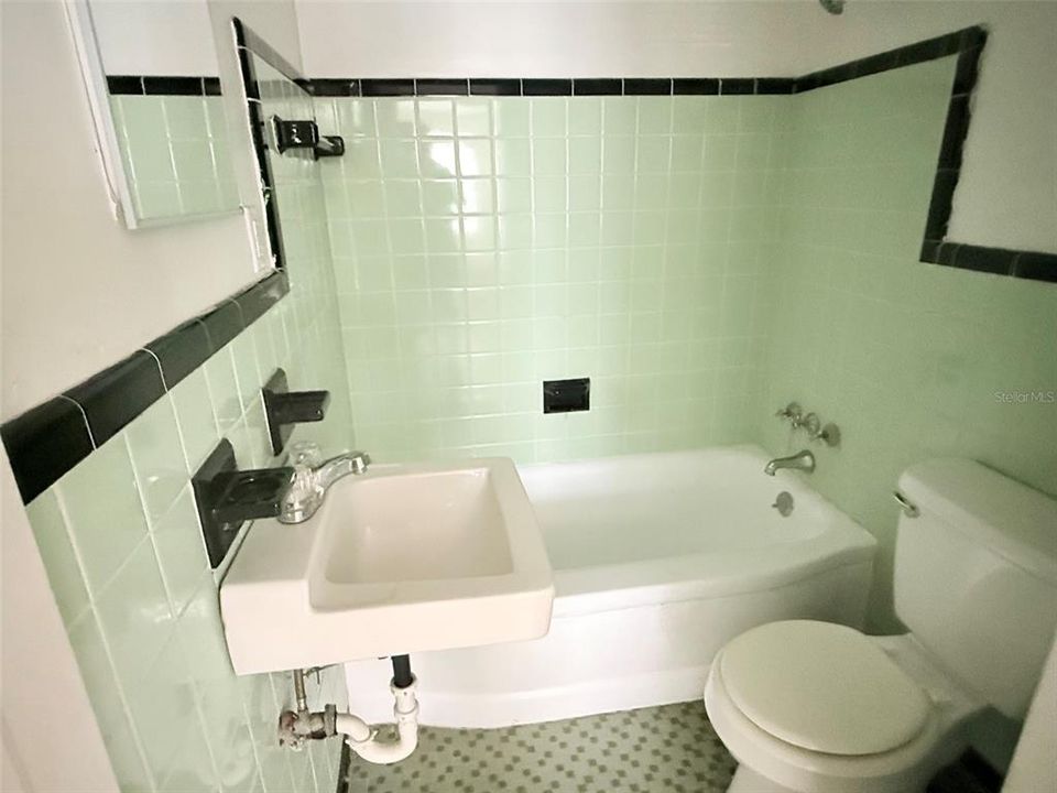 For Rent: $1,295 (2 beds, 2 baths, 900 Square Feet)