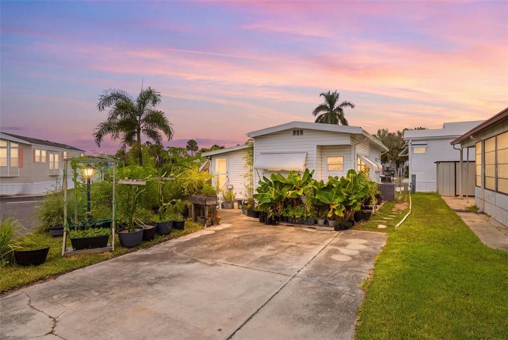 For Sale: $85,000 (1 beds, 1 baths, 620 Square Feet)