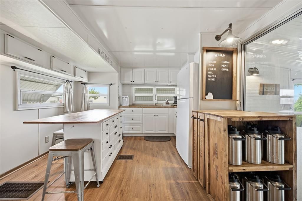 For Sale: $85,000 (1 beds, 1 baths, 620 Square Feet)