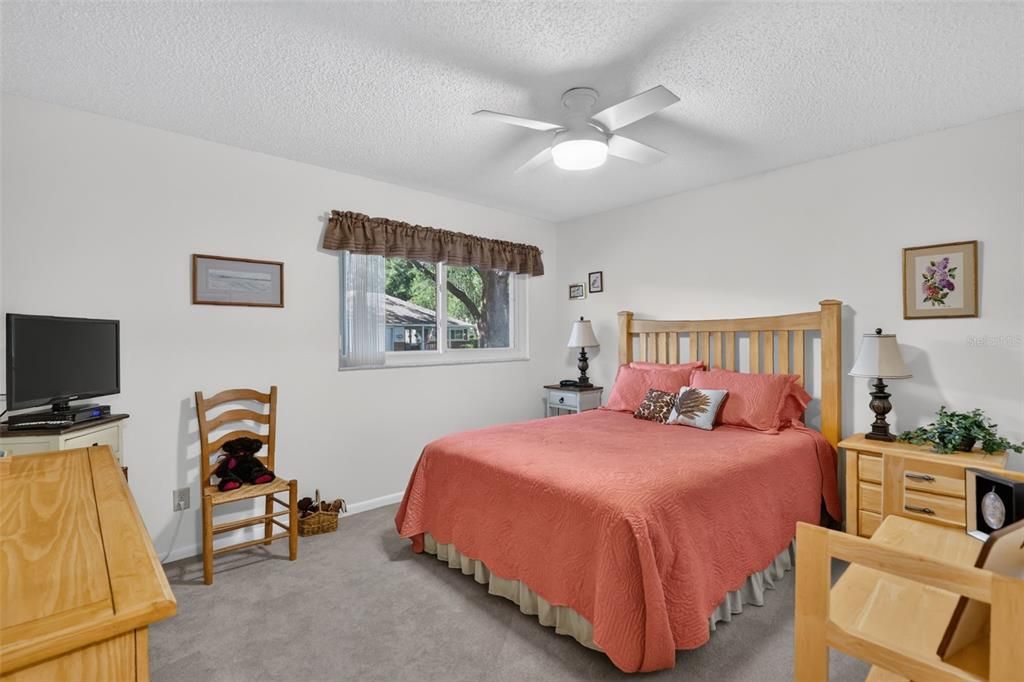 For Sale: $199,999 (2 beds, 2 baths, 1755 Square Feet)