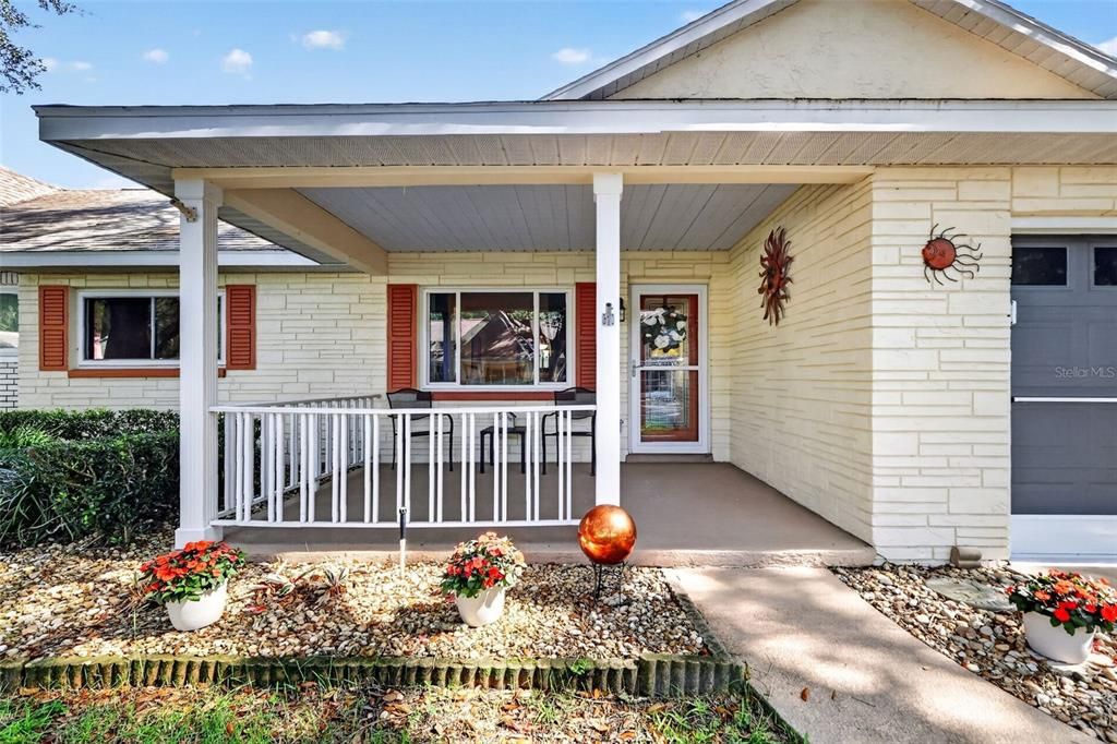 For Sale: $199,999 (2 beds, 2 baths, 1755 Square Feet)