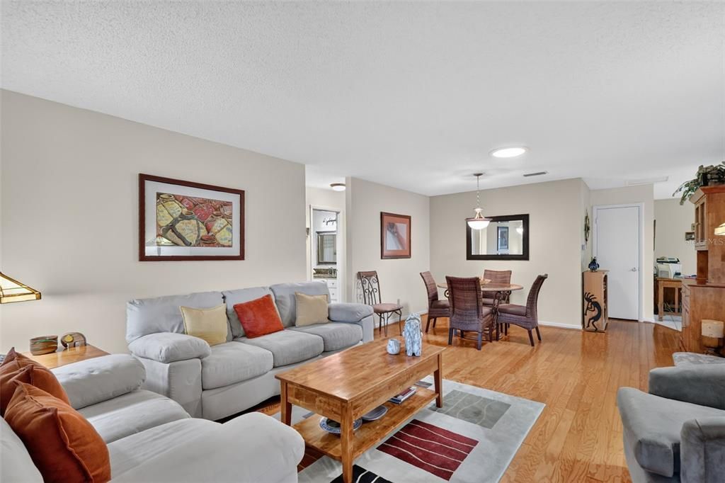 For Sale: $199,999 (2 beds, 2 baths, 1755 Square Feet)