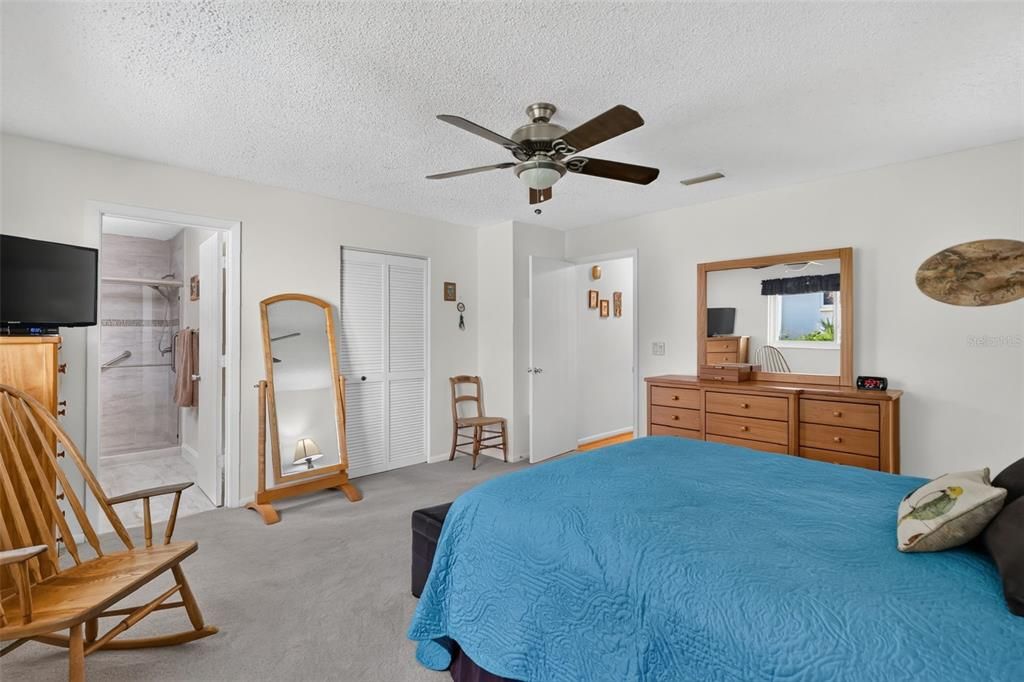 For Sale: $199,999 (2 beds, 2 baths, 1755 Square Feet)
