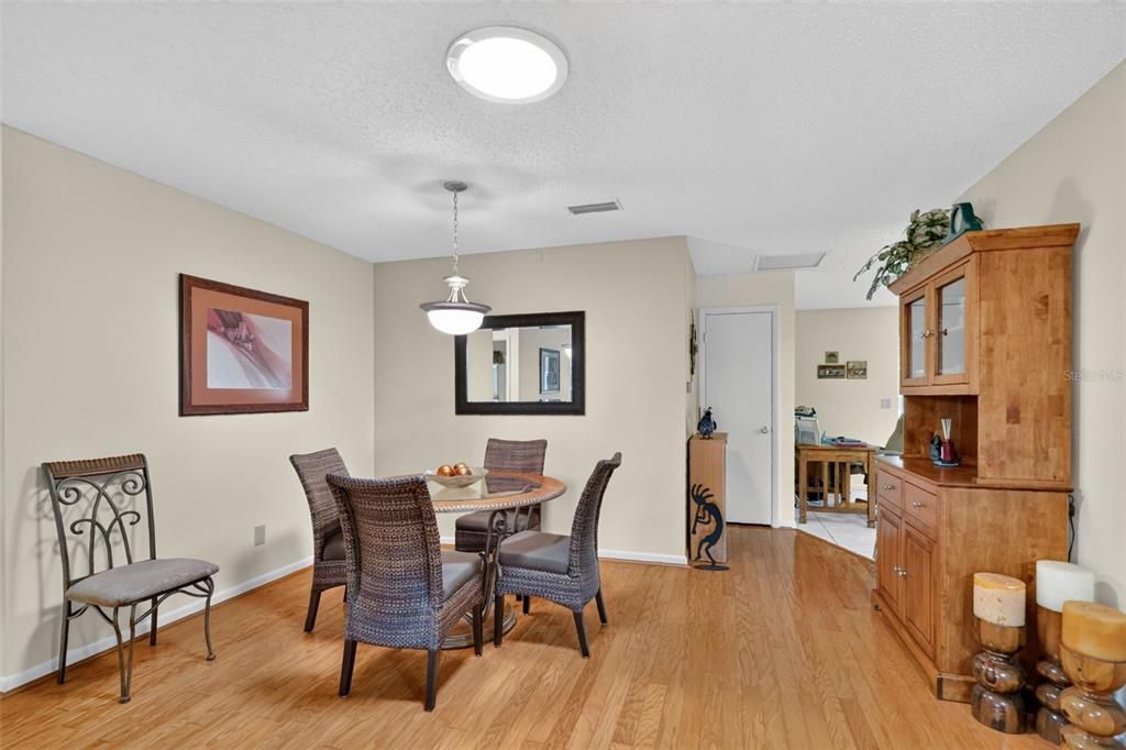 For Sale: $199,999 (2 beds, 2 baths, 1755 Square Feet)