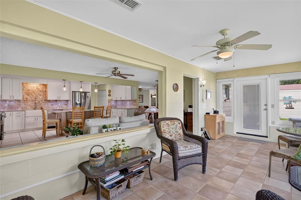 For Sale: $199,999 (2 beds, 2 baths, 1755 Square Feet)