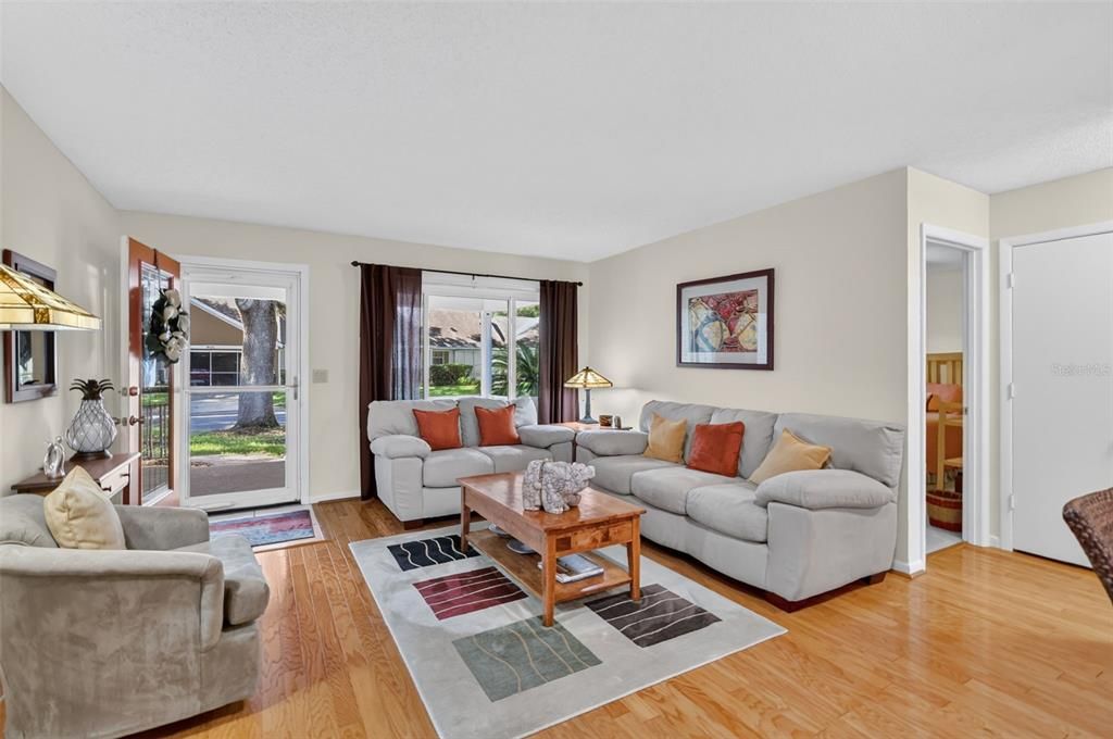 For Sale: $199,999 (2 beds, 2 baths, 1755 Square Feet)