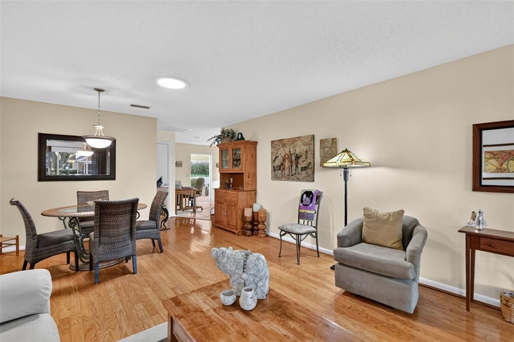 For Sale: $199,999 (2 beds, 2 baths, 1755 Square Feet)