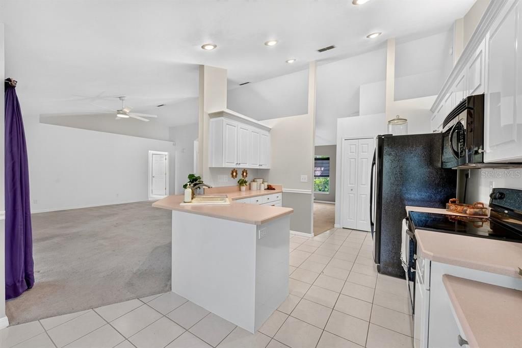 For Sale: $299,900 (3 beds, 2 baths, 1764 Square Feet)