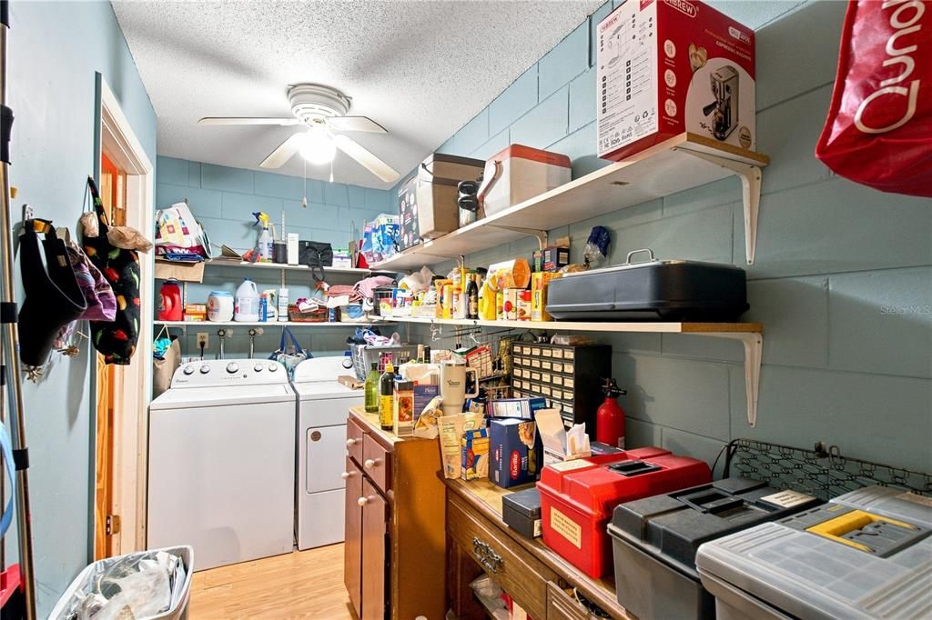 For Sale: $350,000 (3 beds, 2 baths, 1394 Square Feet)