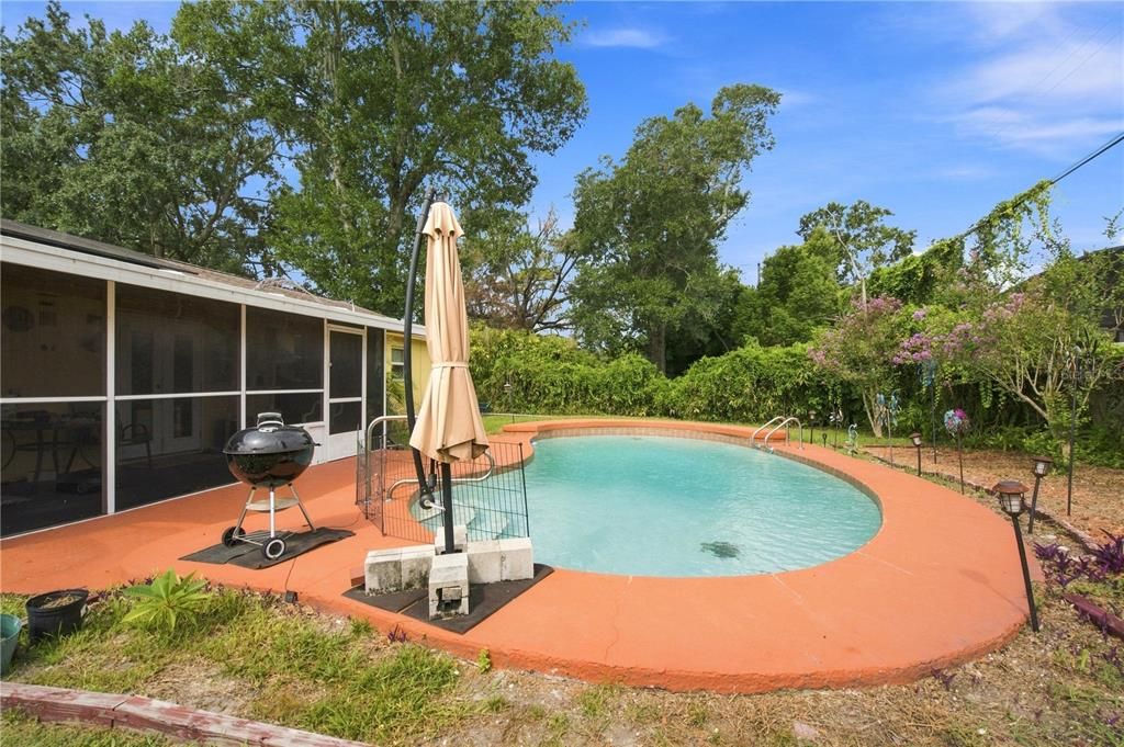 For Sale: $350,000 (3 beds, 2 baths, 1394 Square Feet)