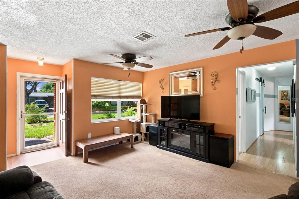 For Sale: $350,000 (3 beds, 2 baths, 1394 Square Feet)