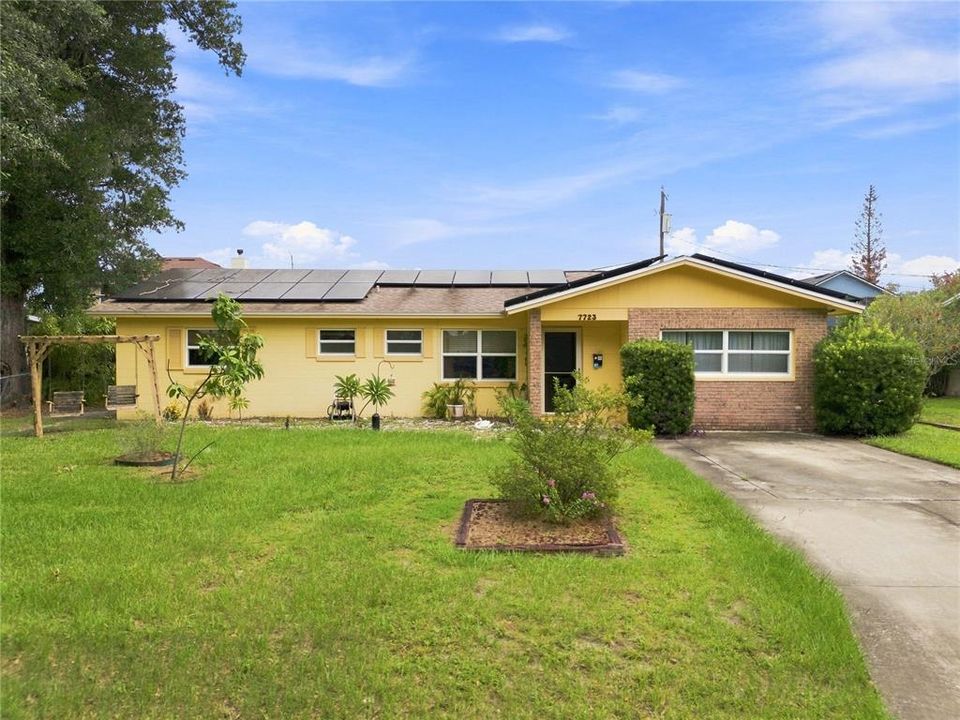 For Sale: $350,000 (3 beds, 2 baths, 1394 Square Feet)