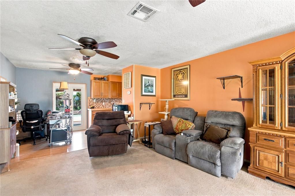 For Sale: $350,000 (3 beds, 2 baths, 1394 Square Feet)