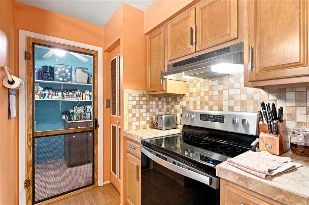 For Sale: $350,000 (3 beds, 2 baths, 1394 Square Feet)