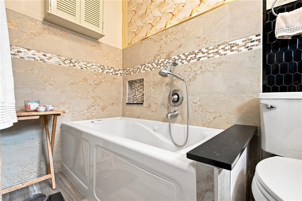 For Sale: $350,000 (3 beds, 2 baths, 1394 Square Feet)