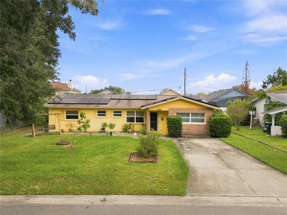 For Sale: $350,000 (3 beds, 2 baths, 1394 Square Feet)