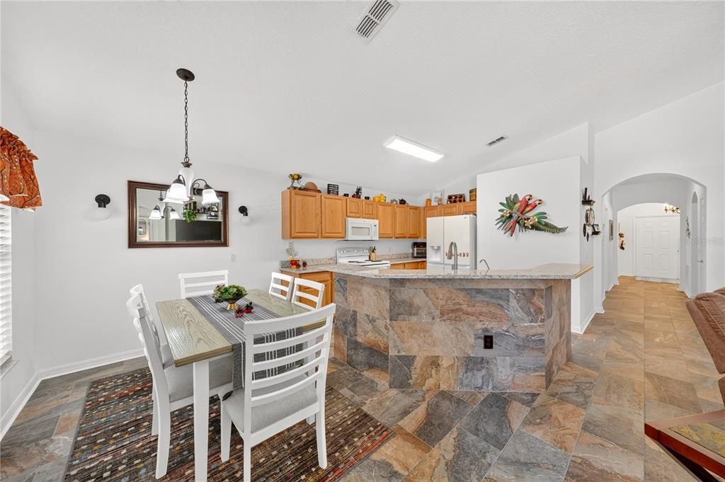 En Venta: $425,000 (4 camas, 3 baños, 1844 Pies cuadrados)