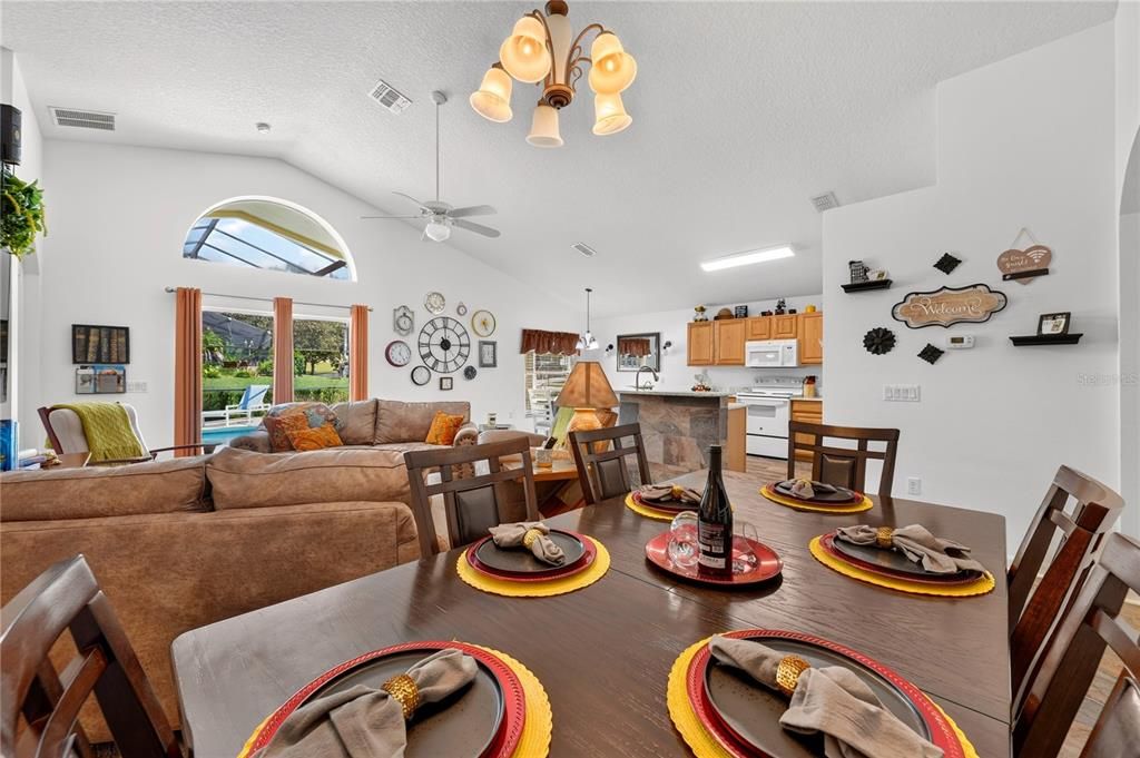 En Venta: $425,000 (4 camas, 3 baños, 1844 Pies cuadrados)