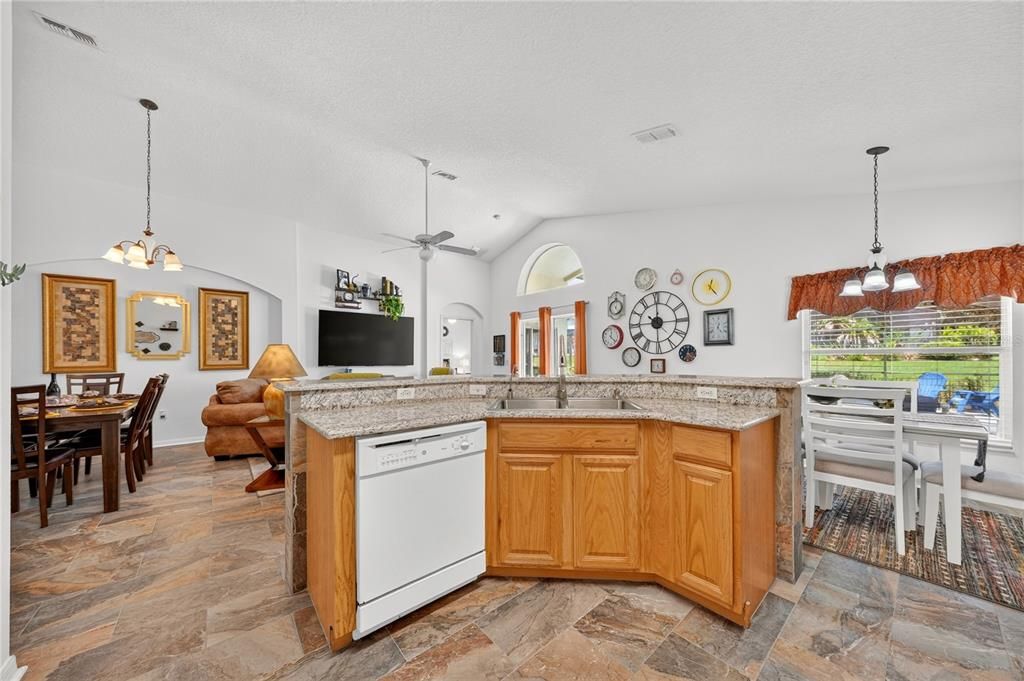 En Venta: $425,000 (4 camas, 3 baños, 1844 Pies cuadrados)