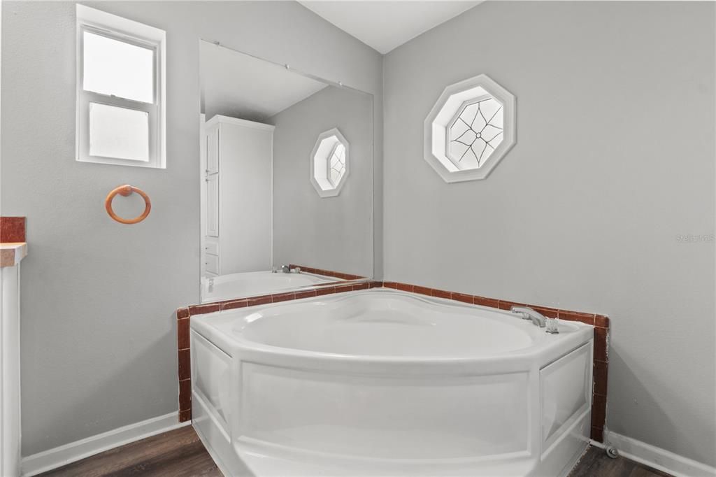 For Sale: $177,900 (3 beds, 2 baths, 1800 Square Feet)