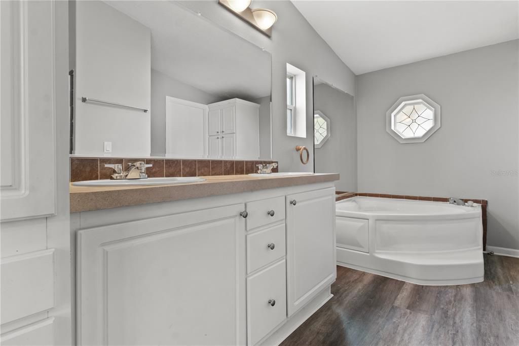 For Sale: $177,900 (3 beds, 2 baths, 1800 Square Feet)