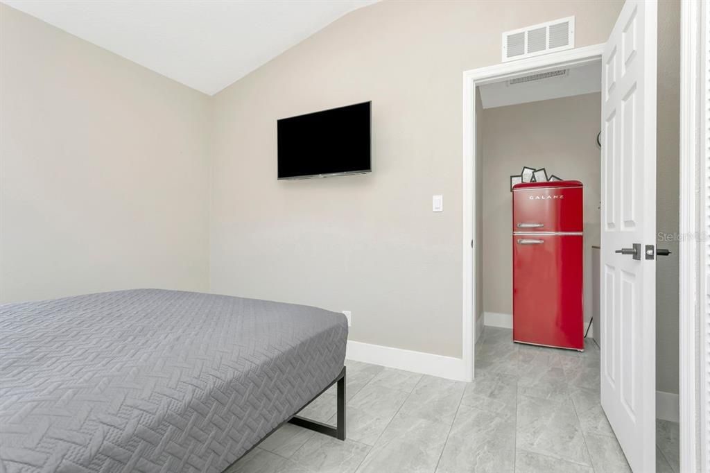 For Sale: $420,000 (5 beds, 3 baths, 2643 Square Feet)