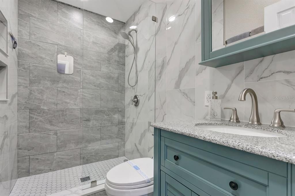 For Sale: $420,000 (5 beds, 3 baths, 2643 Square Feet)