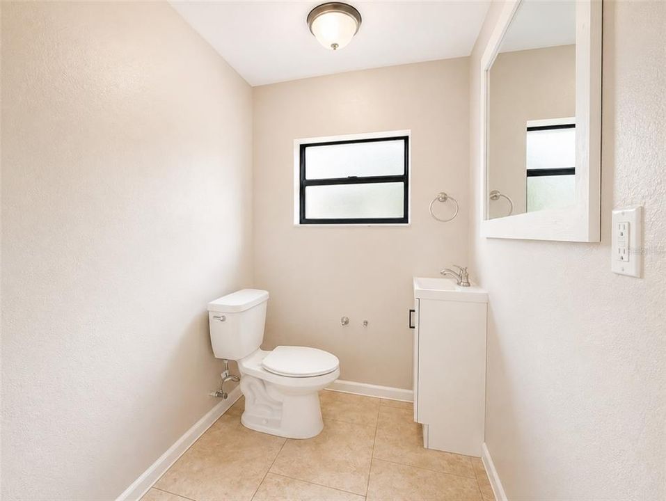 На продажу: $279,999 (4 спален, 2 ванн, 2142 Квадратных фут)