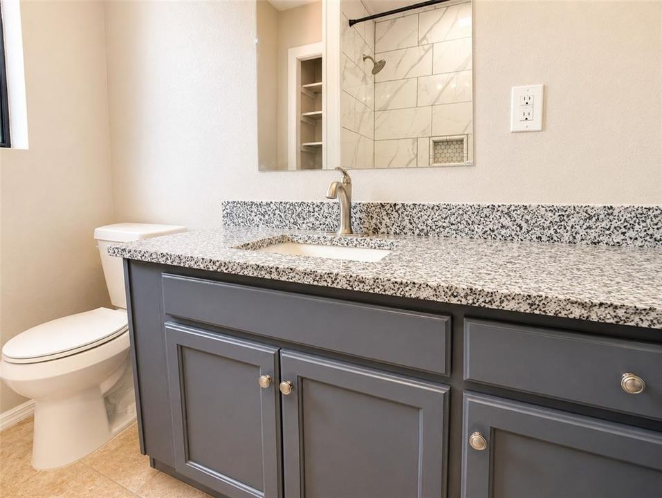 На продажу: $279,999 (4 спален, 2 ванн, 2142 Квадратных фут)
