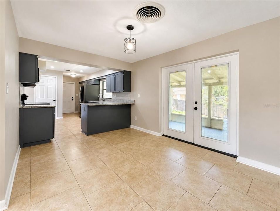 На продажу: $279,999 (4 спален, 2 ванн, 2142 Квадратных фут)