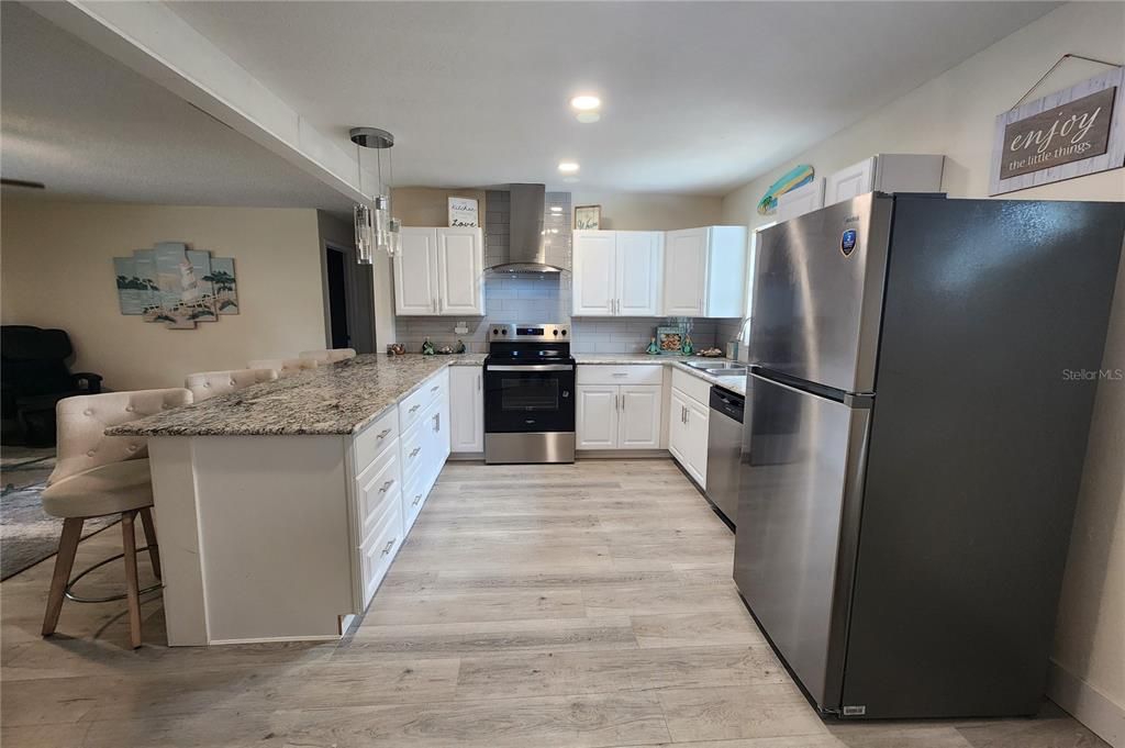 For Sale: $219,700 (2 beds, 2 baths, 1002 Square Feet)