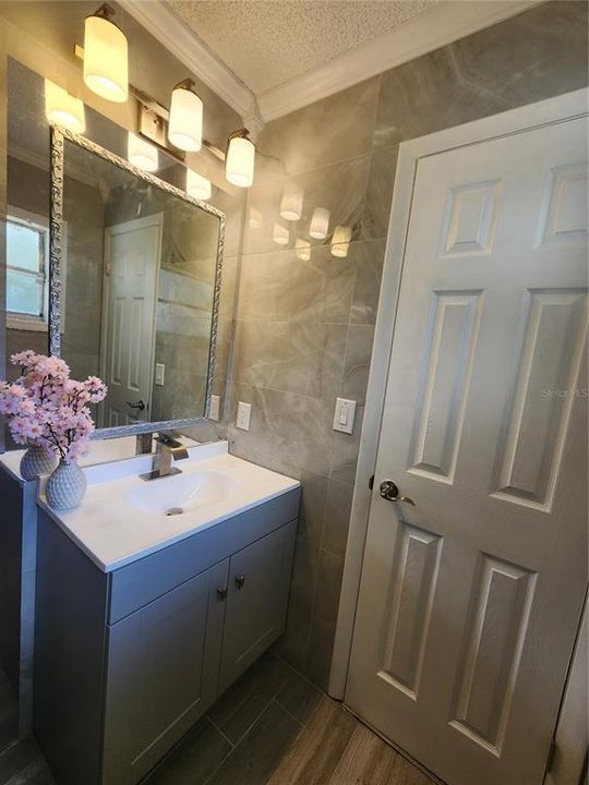For Sale: $219,700 (2 beds, 2 baths, 1002 Square Feet)
