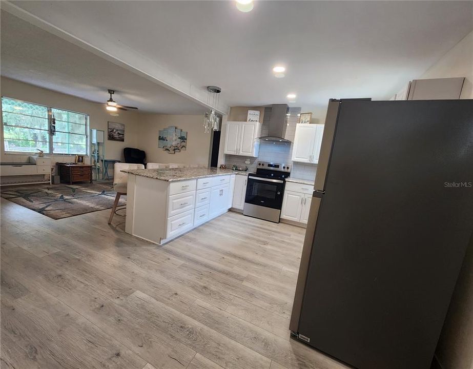 For Sale: $219,700 (2 beds, 2 baths, 1002 Square Feet)