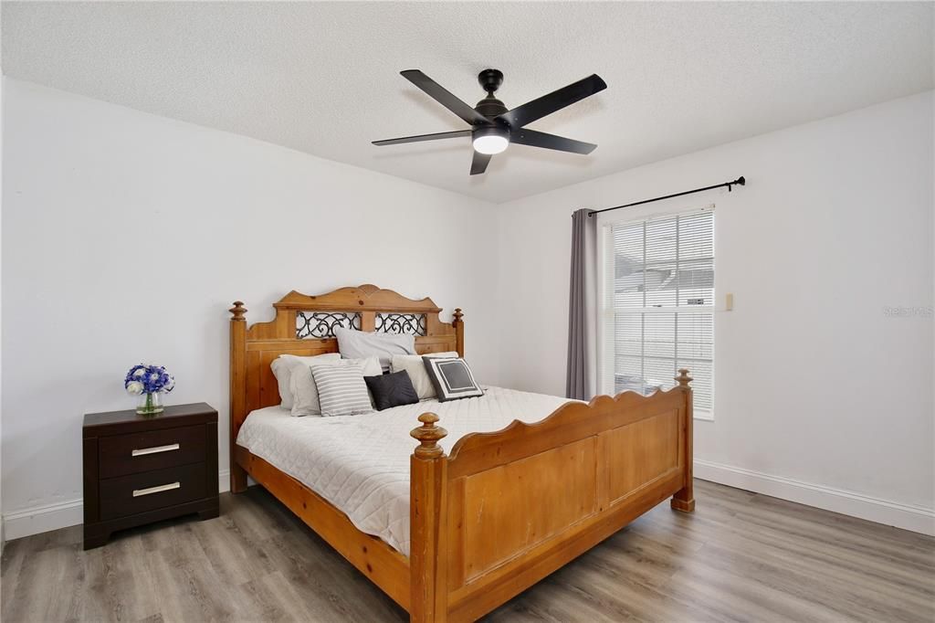 En Venta: $395,000 (5 camas, 2 baños, 1942 Pies cuadrados)