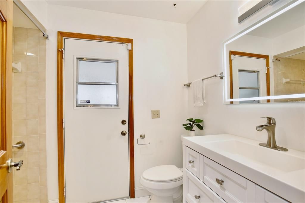 En Venta: $395,000 (5 camas, 2 baños, 1942 Pies cuadrados)