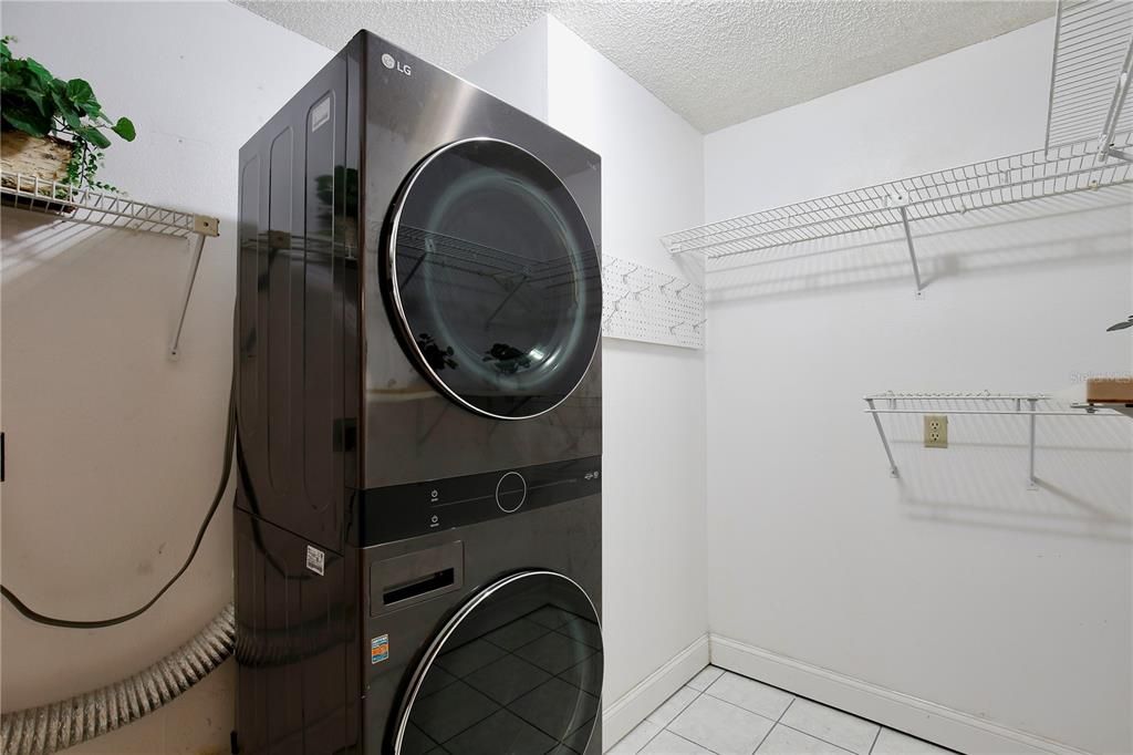 En Venta: $395,000 (5 camas, 2 baños, 1942 Pies cuadrados)