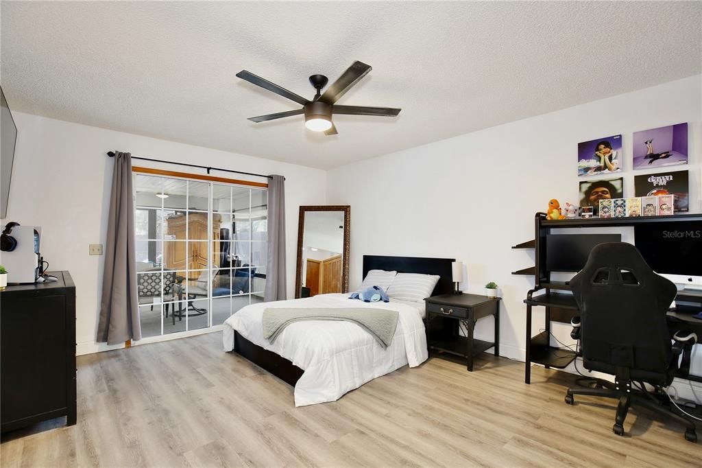 En Venta: $395,000 (5 camas, 2 baños, 1942 Pies cuadrados)