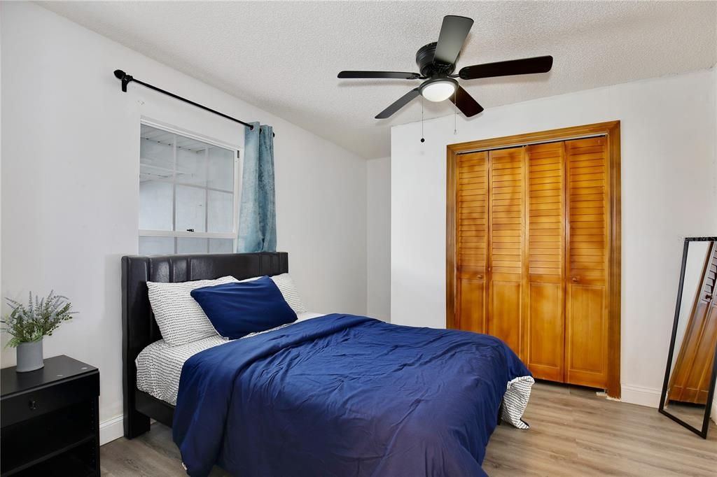 En Venta: $395,000 (5 camas, 2 baños, 1942 Pies cuadrados)