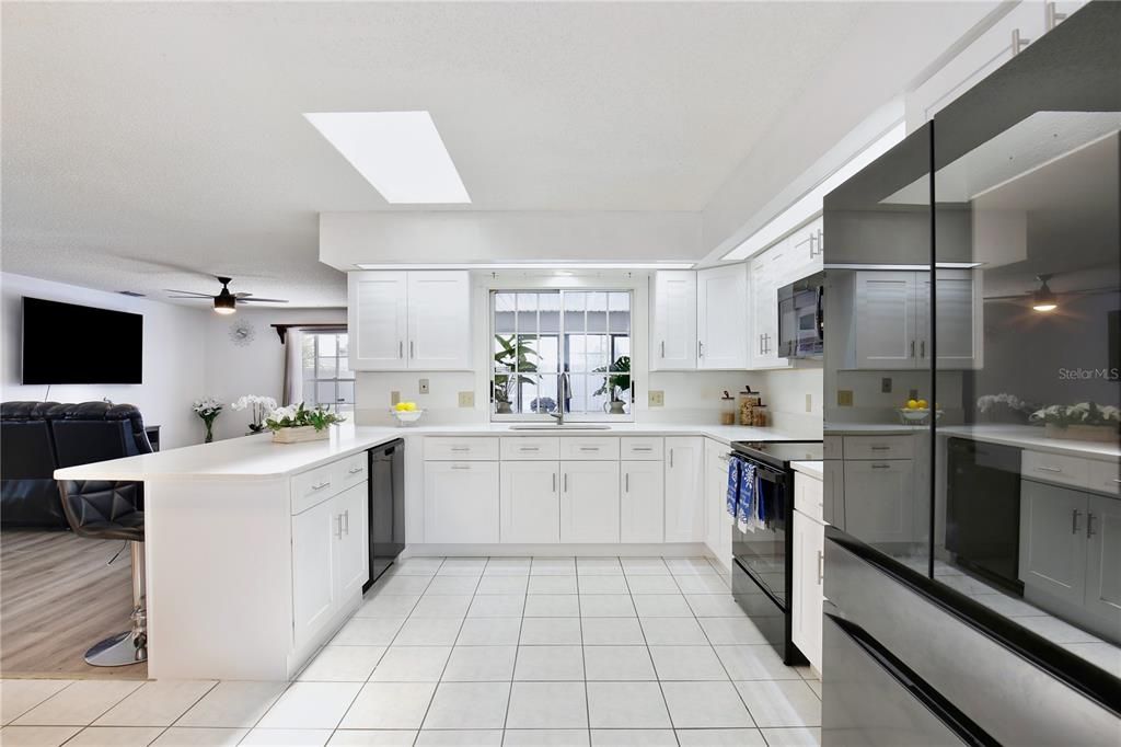 En Venta: $395,000 (5 camas, 2 baños, 1942 Pies cuadrados)
